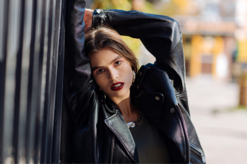 Woman wearing a black oversized leather jacket, styled with skinny jeans and ankle boots for a chic, casual look